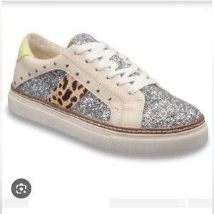 Crown Vintage Sneakers Sz 7.5 preloved Condition!!
